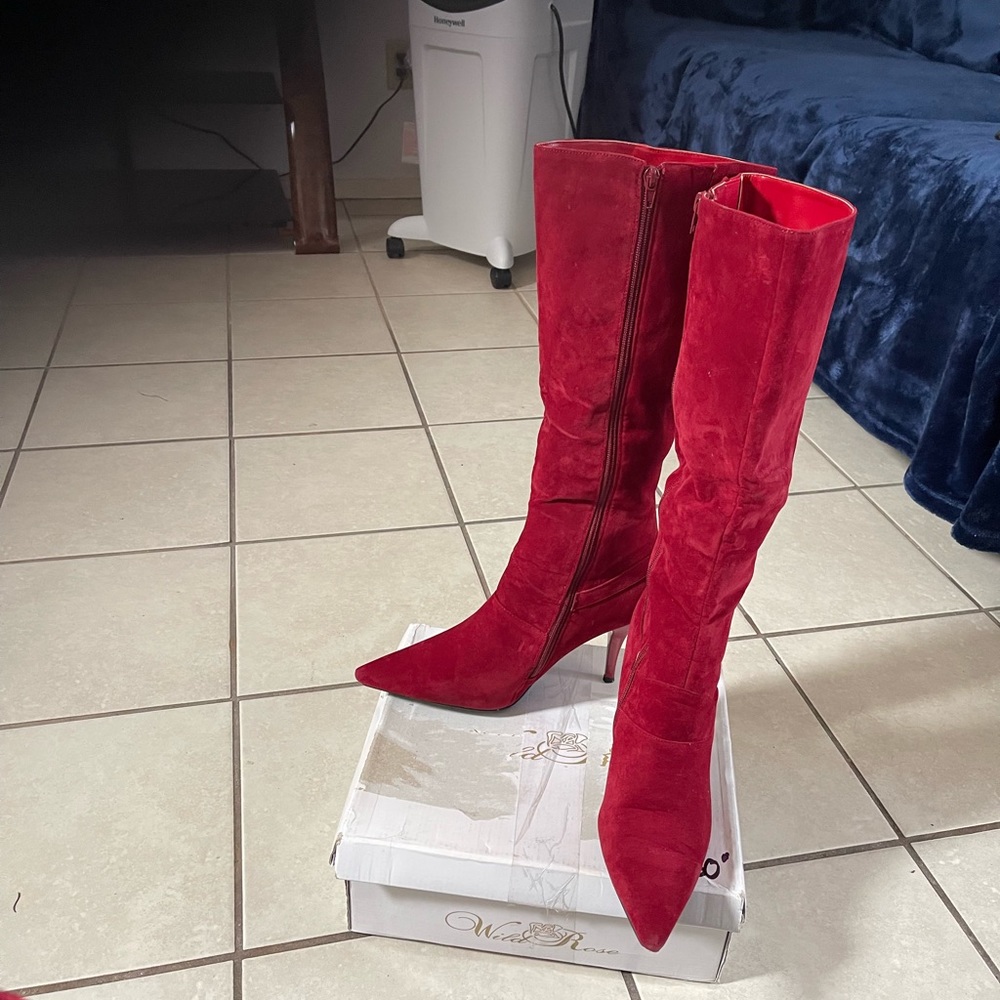 Thigh high red boots with heel
